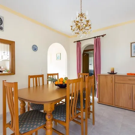 Abahana Villas Maripaz Вилла *